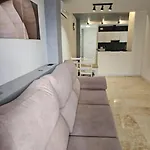Modern 3 Bedrooms Appartamento